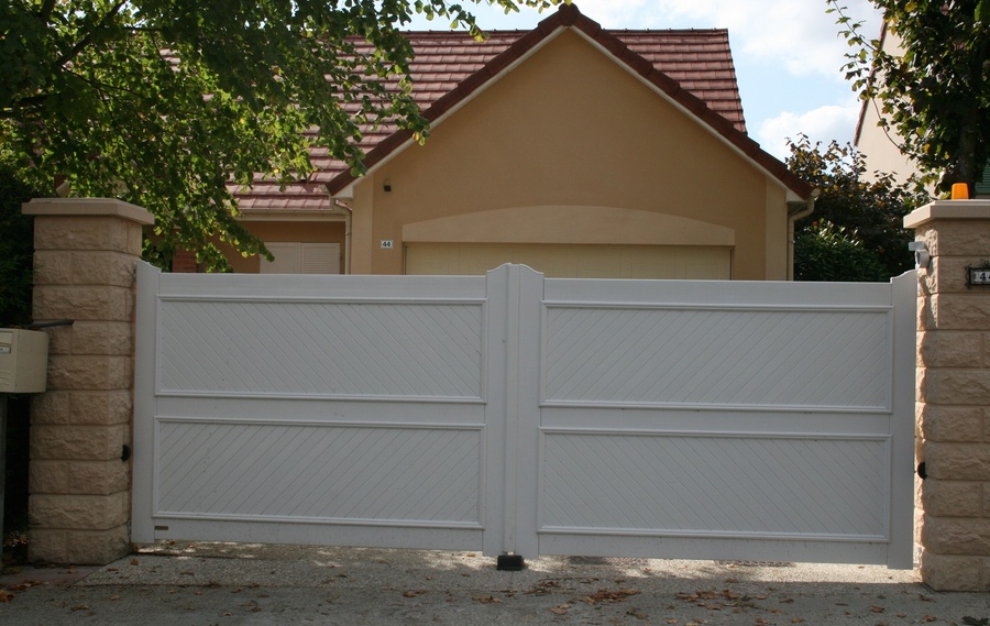 Nos mod&egrave;les de portails PVC &agrave;&nbsp;EPERNAY